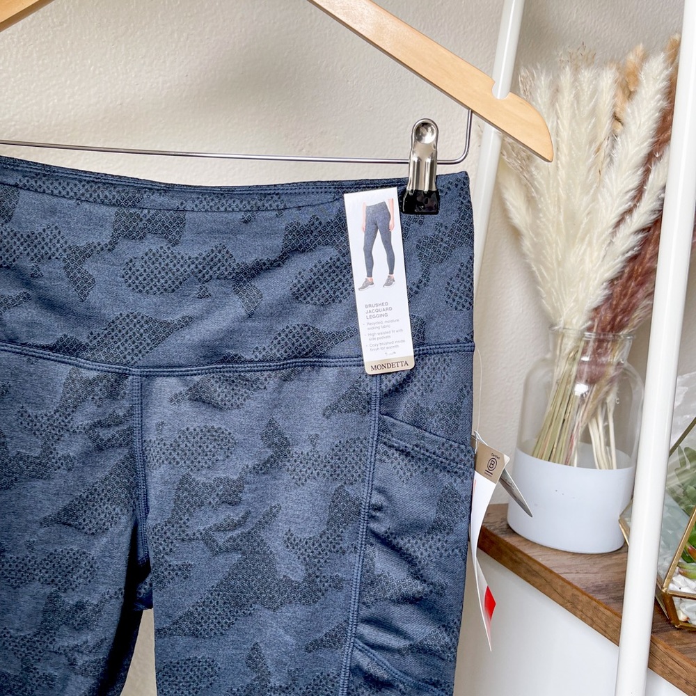 NWT | Mondetta reflective camo leggings